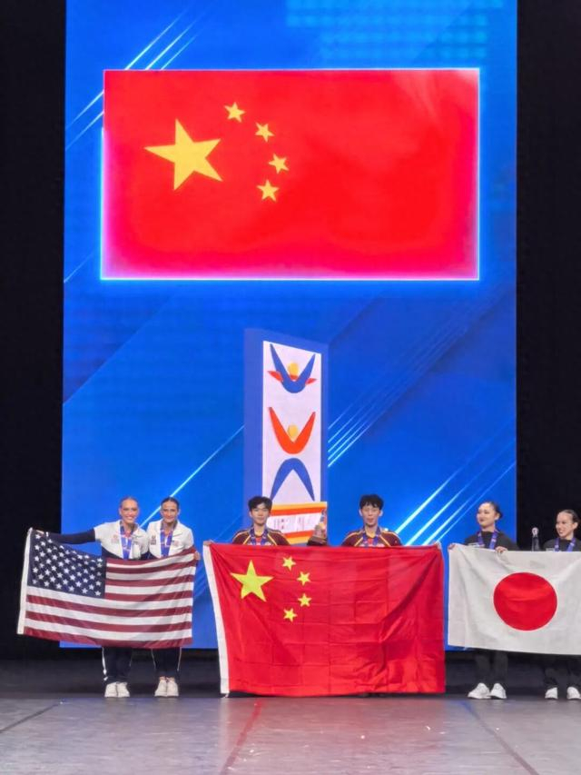 bti体育官方网站-中国啦啦操队世锦赛创佳绩，中美青少年开展友好互动|中国队|体育比赛|花球|比赛|运动员_新浪新闻
